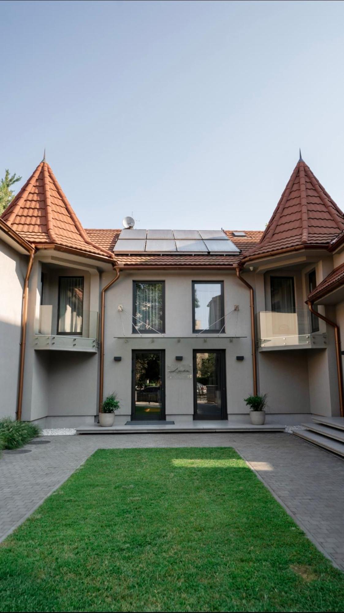 Hotel Laudon Ujhorod Exterior foto